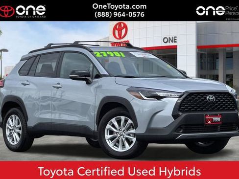 Certified 2025 Toyota Corolla Cross LE image 1