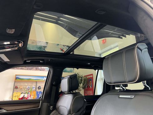 Used 2022 Jeep Grand Wagoneer Series II w/ Convenience Group III image 27