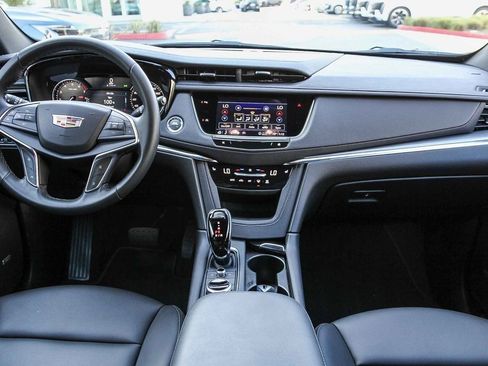Used 2025 Cadillac XT5 Luxury image 12