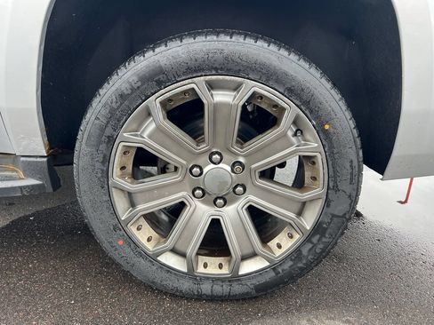 Used 2017 Chevrolet Suburban LT AWD/4WD image 16