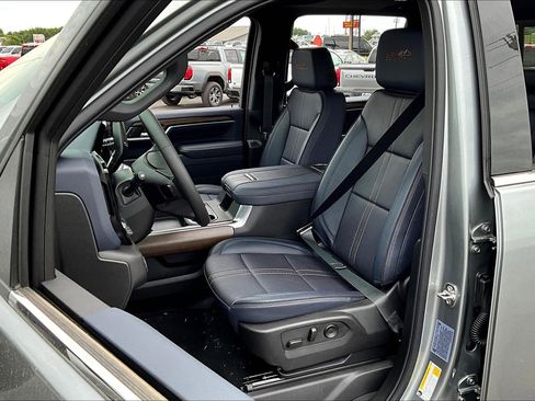 New 2025 Chevrolet Silverado 2500 High Country w/ High Country Premium Package image 9