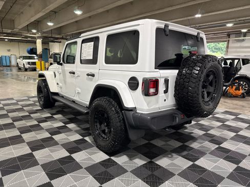 Used 2020 Jeep Wrangler Unlimited Sahara AWD/4WD image 2