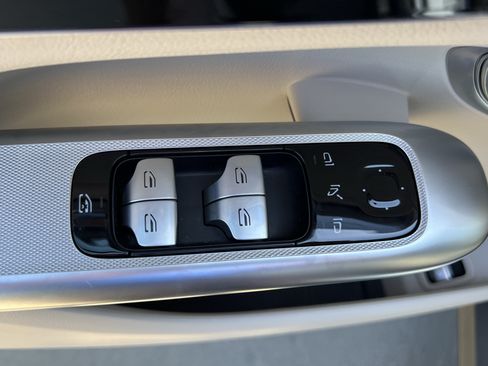 Used 2025 Mercedes-Benz GLC 350e 4MATIC image 15