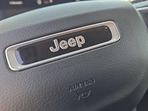 Certified 2023 Jeep Grand Cherokee Limited AWD/4WD image 28