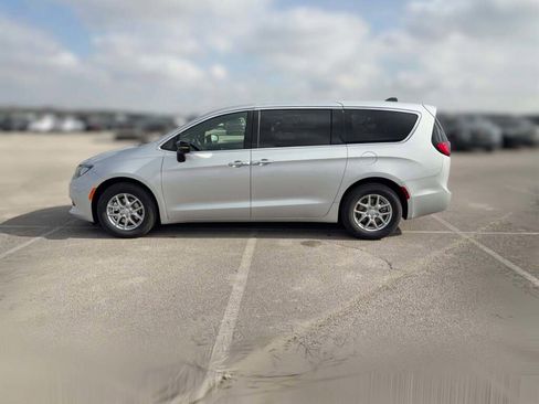 New 2026 Chrysler Voyager LX image 6