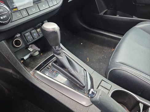 Used 2014 Toyota Corolla S Premium FWD image 28