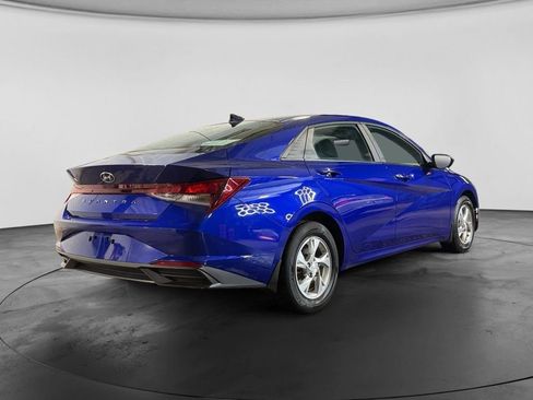 Used 2023 Hyundai Elantra SE FWD image 4