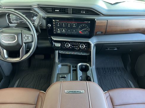 Used 2024 GMC Sierra 3500 Denali Ultimate AWD/4WD image 32