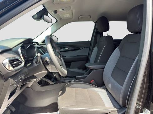 Used 2023 Chevrolet TrailBlazer LT FWD image 9