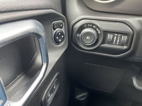 Used 2020 Jeep Wrangler Sport AWD/4WD image 23