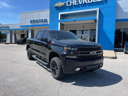 Used 2020 Chevrolet Silverado 1500 LT Trail Boss w/ Convenience Package AWD/4WD image 2