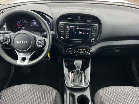 Used 2022 Kia Soul LX w/ Technology Package image 4