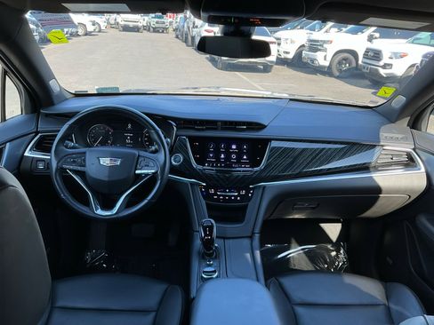 Used 2025 Cadillac XT6 Premium Luxury FWD image 17
