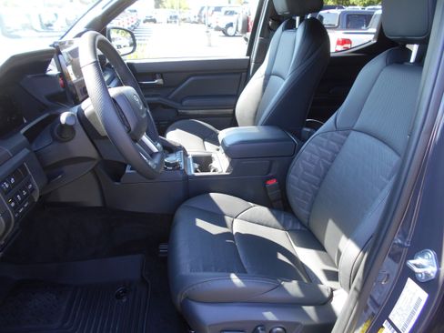 Used 2025 Toyota Tacoma TRD Sport w/ TRD Sport Premium Package AWD/4WD image 8