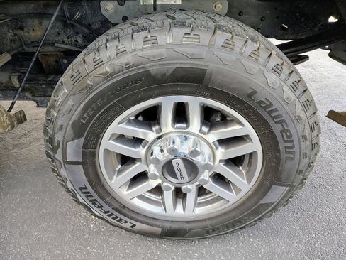 Used 2012 Ford F250 Lariat w/ Chrome Pkg AWD/4WD image 26