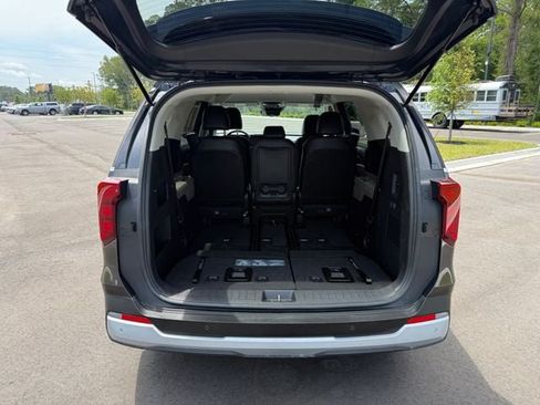 Used 2025 Kia Carnival FWD image 6