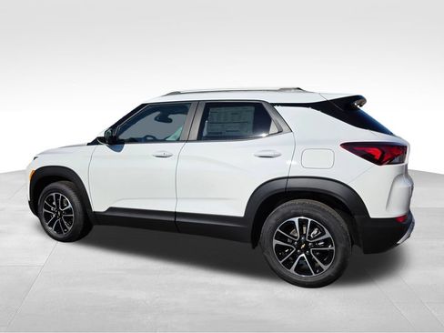 New 2026 Chevrolet TrailBlazer LT w/ Convenience Package FWD image 4