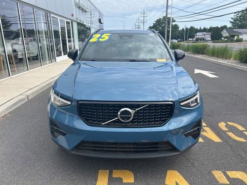 Used 2025 Volvo XC40 B5 Plus AWD/4WD image 7