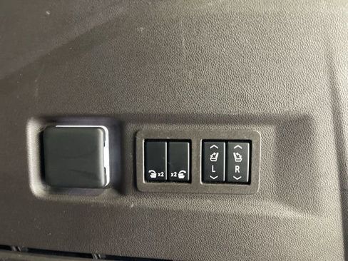 Used 2024 Chevrolet Tahoe Z71 w/ Z71 Off-Road Package AWD/4WD image 26