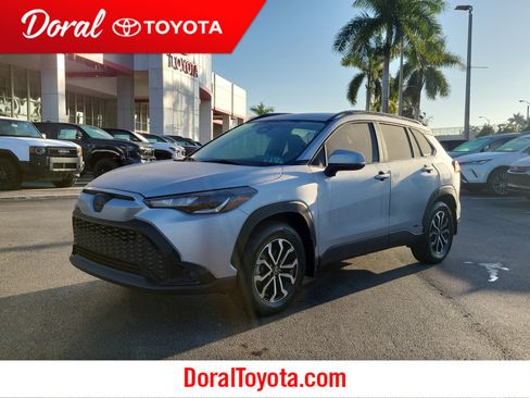 Used 2023 Toyota Corolla Cross SE image 1