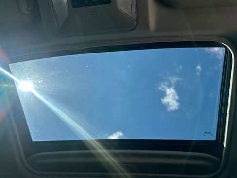 Used 2022 Toyota RAV4 XLE Premium image 24