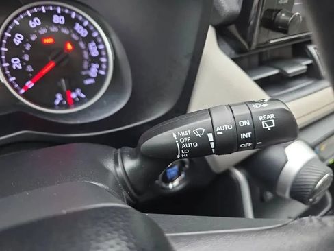 Used 2021 Toyota RAV4 XLE Premium image 23