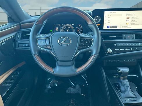Used 2025 Lexus ES 300h w/ Luxury Package image 28