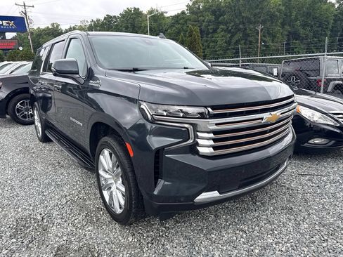 Used 2022 Chevrolet Suburban High Country AWD/4WD image 2