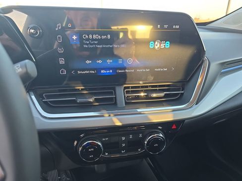 New 2026 Chevrolet Trax LT w/ LT Convenience Package FWD image 21