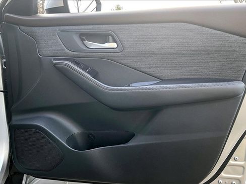 Used 2021 Nissan Rogue SV image 23