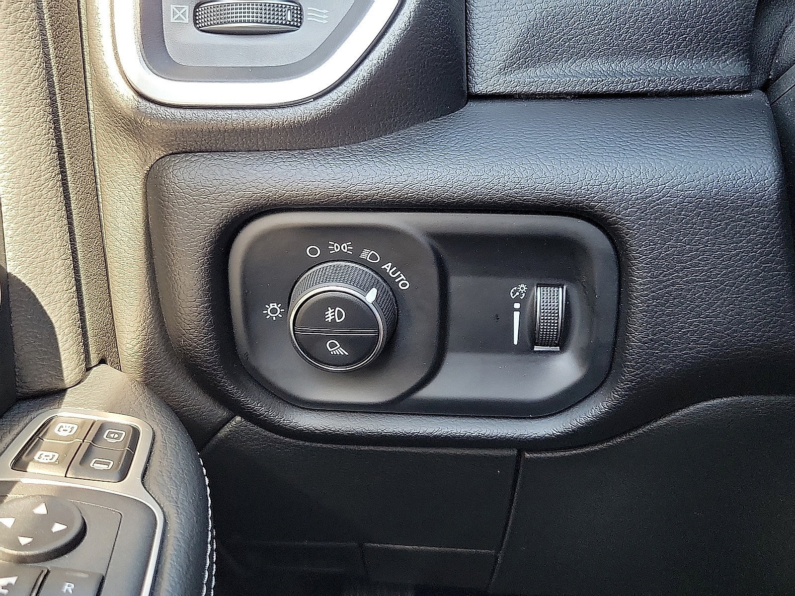 Used 2024 RAM 3500 Big Horn w/ Night Edition AWD/4WD image 15