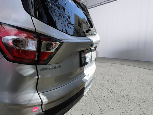 Used 2017 Ford Escape Titanium image 6