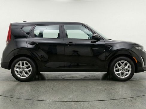 Used 2025 Kia Soul LX w/ LX Technology Package FWD image 11