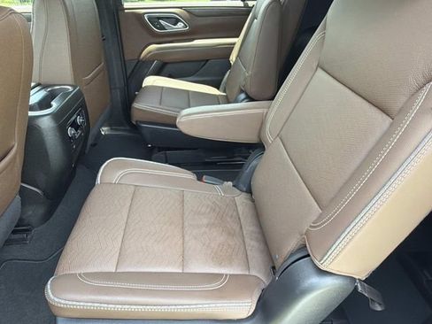 Used 2024 Chevrolet Suburban High Country w/ Premium Package 2 AWD/4WD image 25