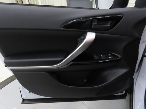 New 2025 Mitsubishi Eclipse Cross LE image 9