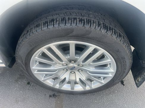 Used 2024 Ford Expedition Limited RWD image 8