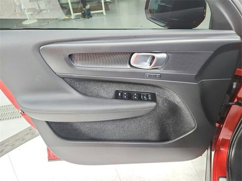 Used 2021 Volvo XC40 T5 R-Design w/ Protection Package image 31