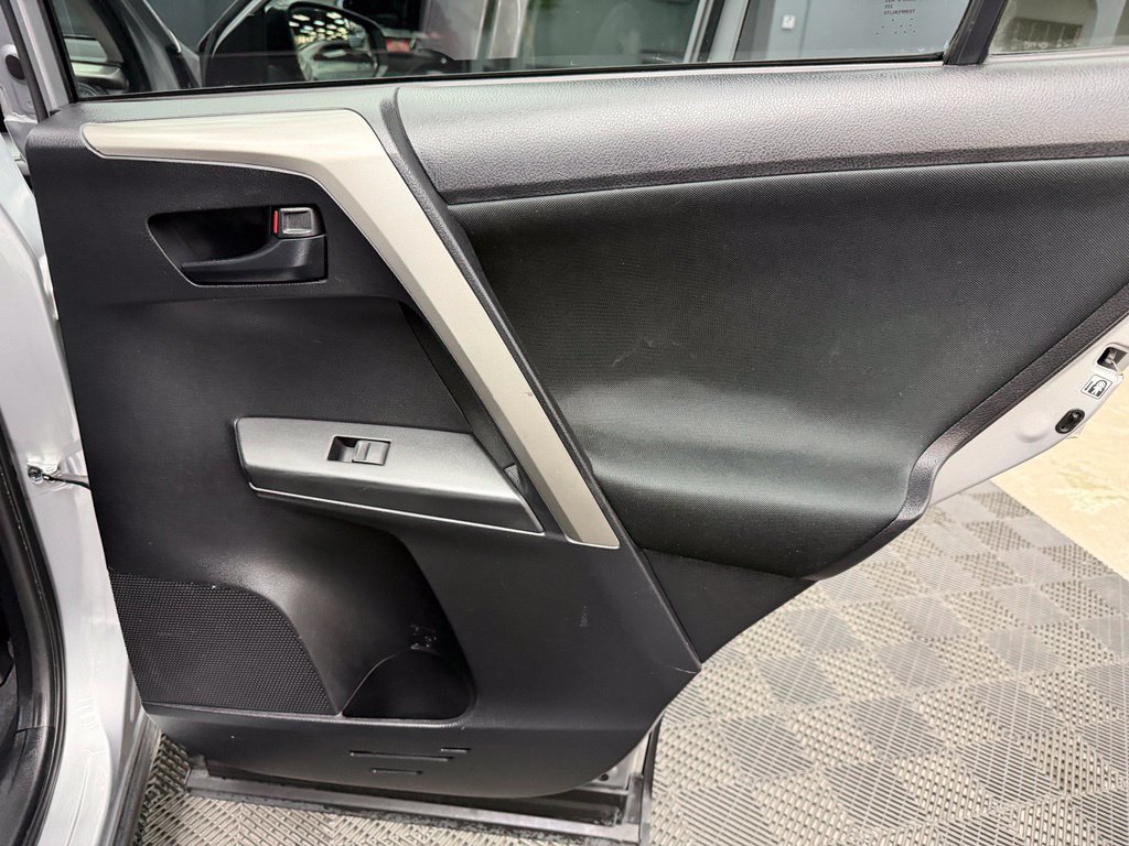 Used 2016 Toyota RAV4 LE FWD image 47