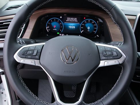 Certified 2026 Volkswagen Atlas SE FWD image 19