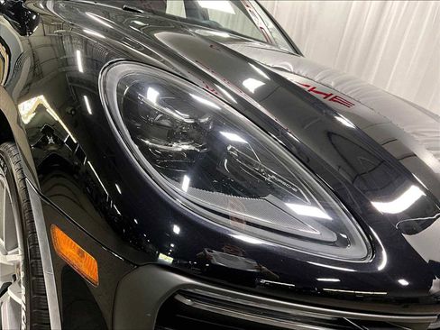 Used 2025 Porsche Macan AWD/4WD image 14