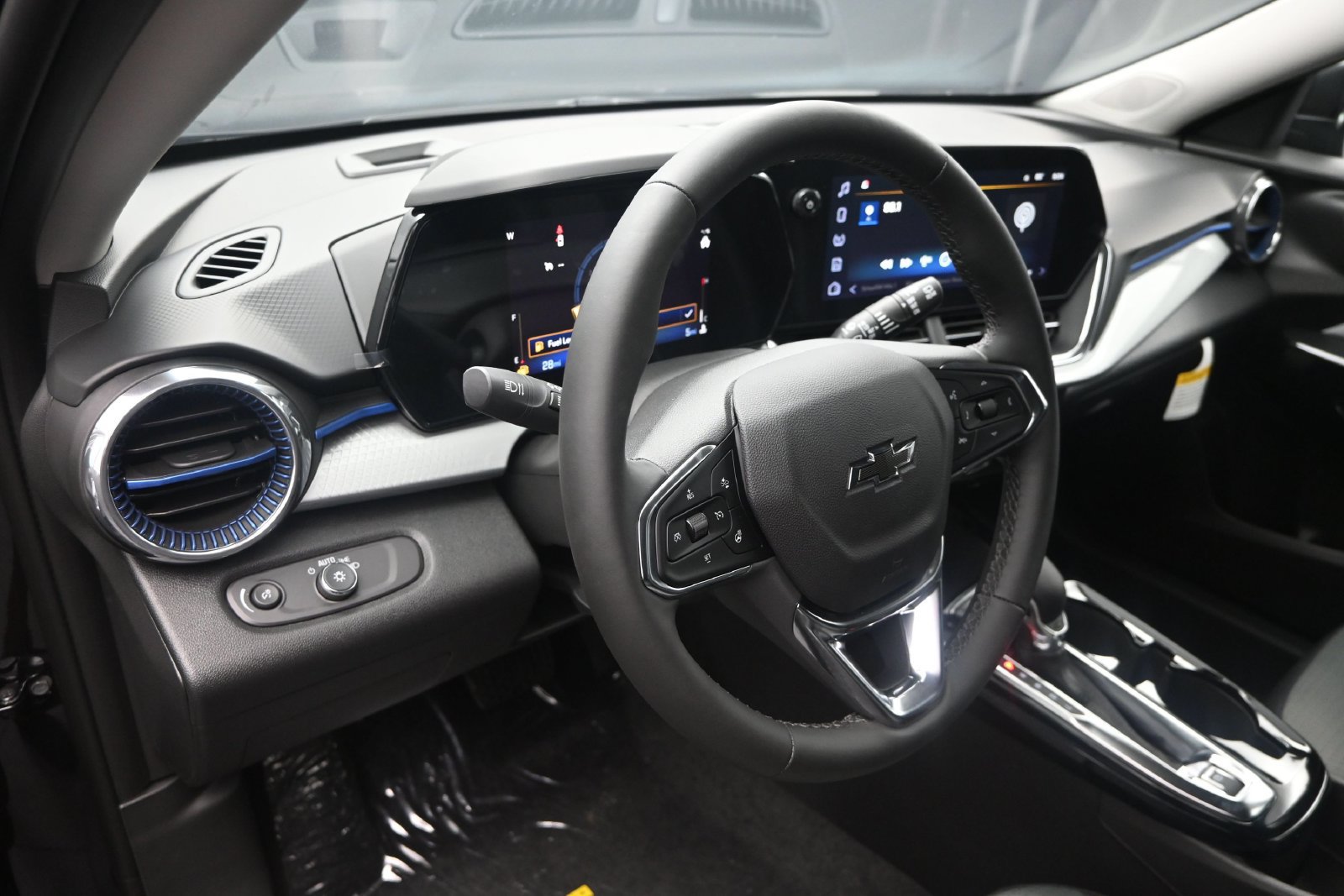 New 2026 Chevrolet Trax LT w/ Midnight Edition FWD image 12