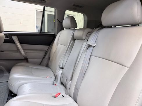 Used 2012 Toyota Highlander SE w/ Tow Pkg AWD/4WD image 22