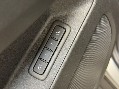 Used 2023 Chevrolet Equinox Premier AWD/4WD image 12