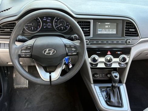 Used 2019 Hyundai Elantra SE image 11