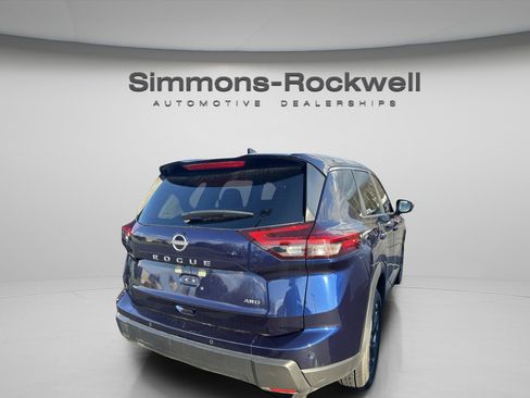 Used 2025 Nissan Rogue SV AWD/4WD image 8