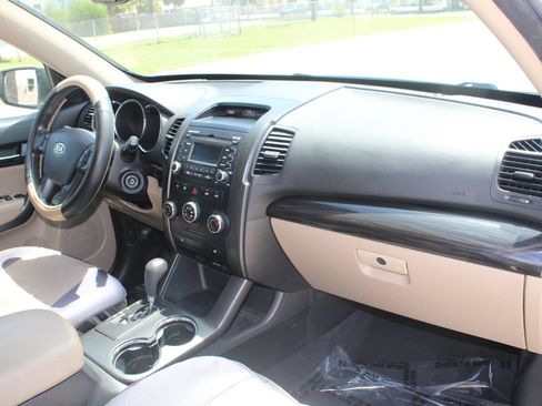 Used 2012 Kia Sorento LX w/ Convenience Pkg FWD image 28