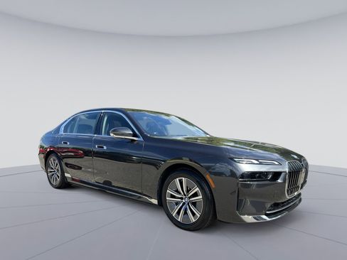 Used 2024 BMW i7 xDrive60 RWD image 11