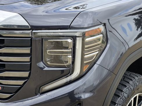 Used 2023 GMC Sierra 1500 AT4 w/ AT4 Premium Package AWD/4WD image 9