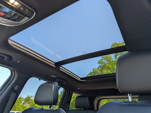 Used 2024 Jeep Grand Cherokee Limited w/ Luxury Tech Group II image 15