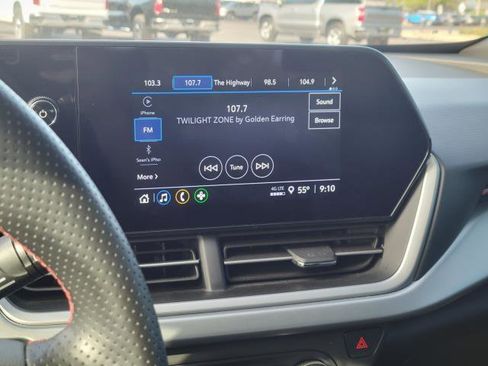 Used 2024 Chevrolet Trax RS w/ Sunroof Package FWD image 19